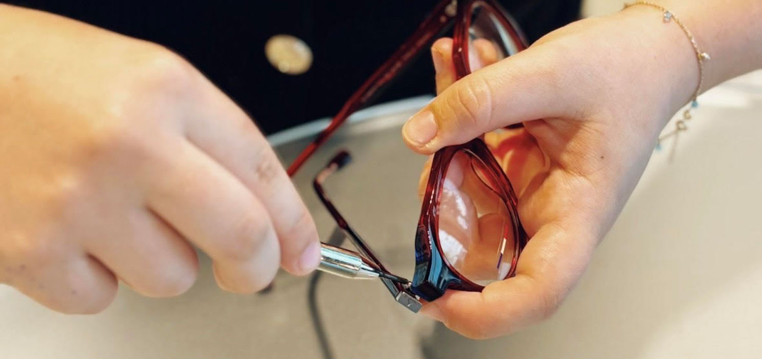 Servis a údržba okuliarových rámov